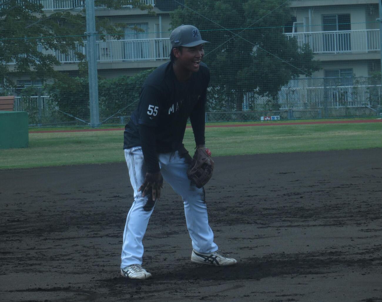 特守で泥だらけになる桜井ユウヤ