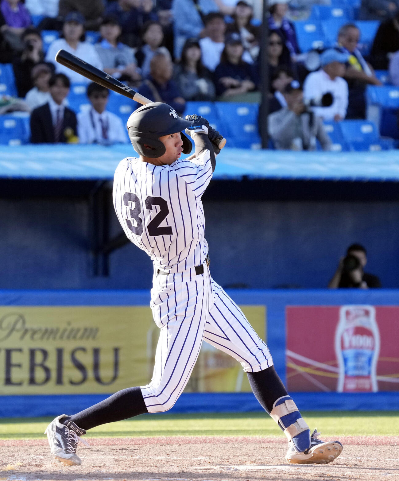 立大対明大　8回表立大無死、三塁打を放つ越後駿祐（撮影・小島史椰）