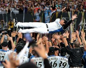 2016/10/29 日本ハムファイターズ優勝時胴上げ写真 栗山監督直筆