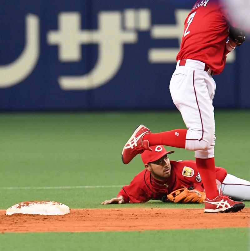 広島菊池涼介がスーパープレー 二遊間横っ飛び好捕 野球 日刊スポーツ