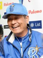 阪神を破り笑顔を見せるＤｅＮＡ中畑監督（撮影・鈴木正章）