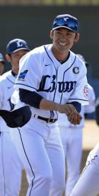 西武栗山は手締め後にマウンド上の盛り塩で手を清める