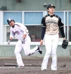４回裏ヤクルト無死、畠山（後方）に先制ソロ本塁打を浴びる上沢（撮影・江口和貴）
