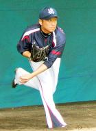ブルペン投球を行うヤクルト石川（撮影・佐竹実）