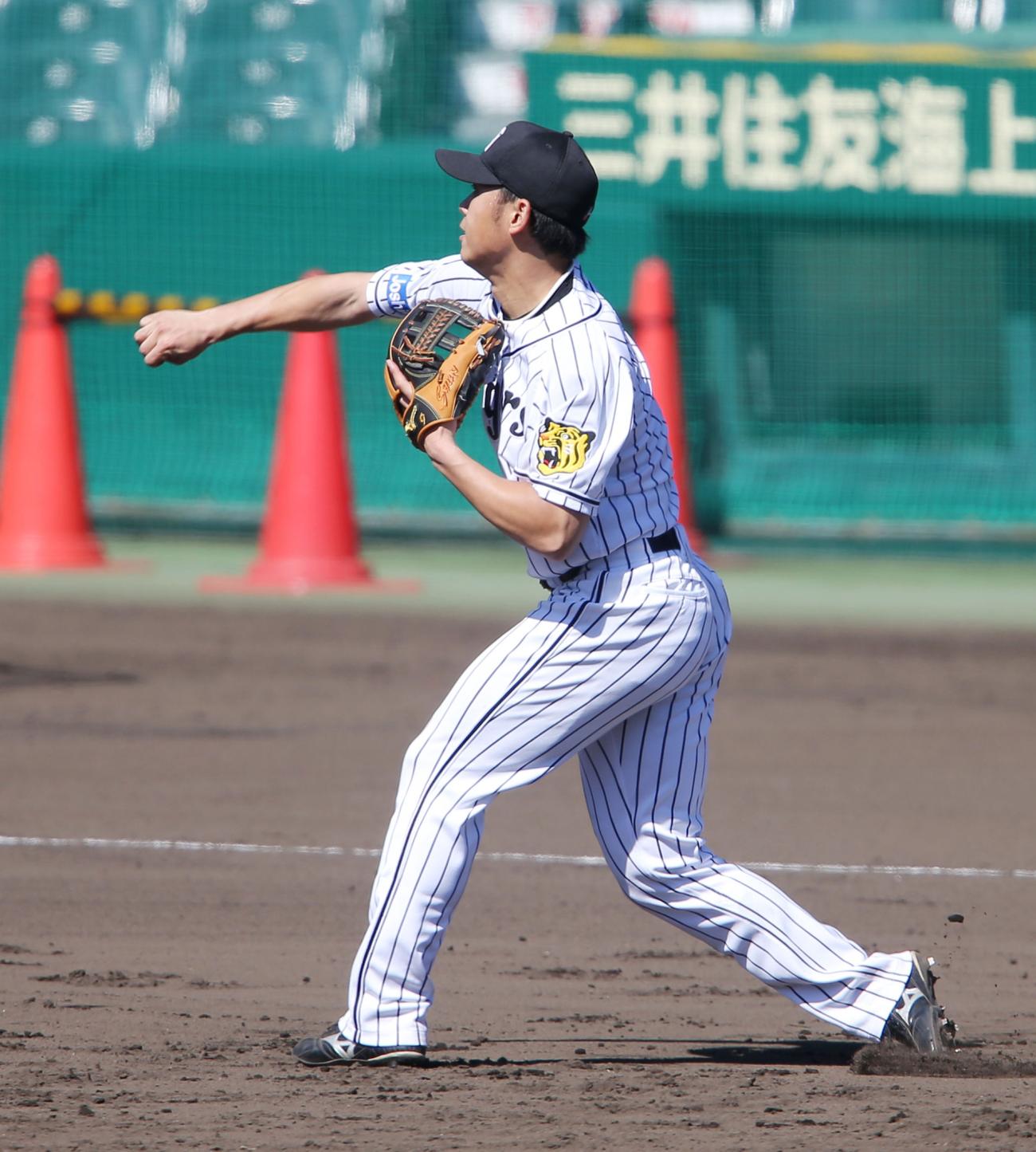 阪神高山コンバート 三塁守備でスローイング矯正 野球 日刊スポーツ