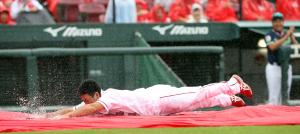 広島倉まさかのノーゲームで雨中ヘッスラお別れ会 野球 日刊スポーツ