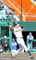７回裏巨人１死二塁、２点本塁打を放つ堂上