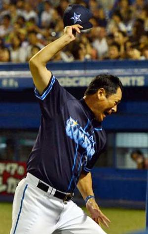 腹で体当たり キヨシ監督初退場 プロ野球ニュース Nikkansports Com