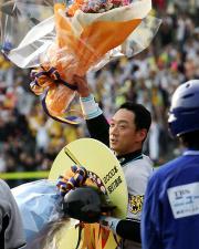 阪神金本が2000本安打達成 - 野球ニュース : nikkansports.com