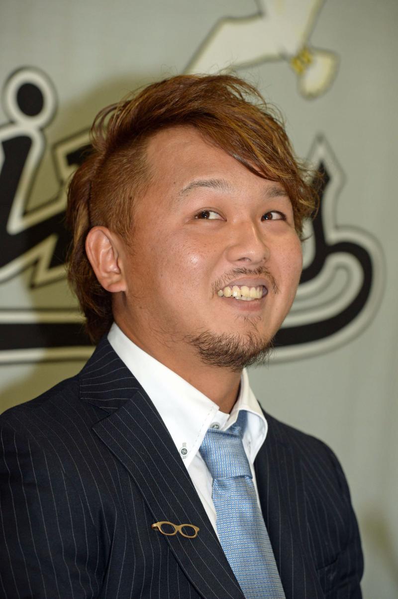 ロッテ田村1500万増 奇抜な髪型で現る 野球 日刊スポーツ