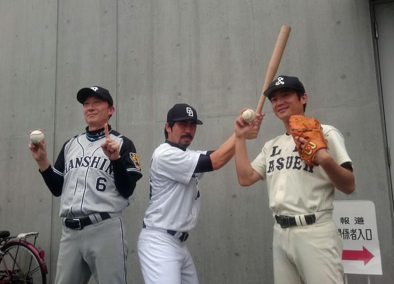 小笠原ミニ大 と マネモト がものまね始球式 野球 日刊スポーツ