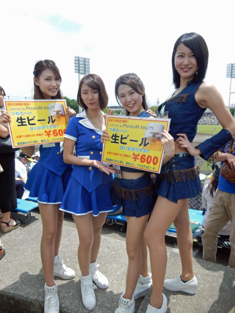 熊本の美女モデル「プラマガール」がビール運び
