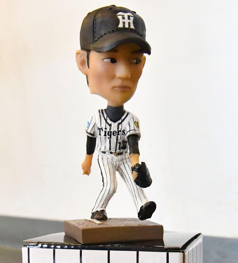 阪神藤浪ボブルヘッド人形 輸送中のトラブルで破損 - 野球 : 日刊スポーツ