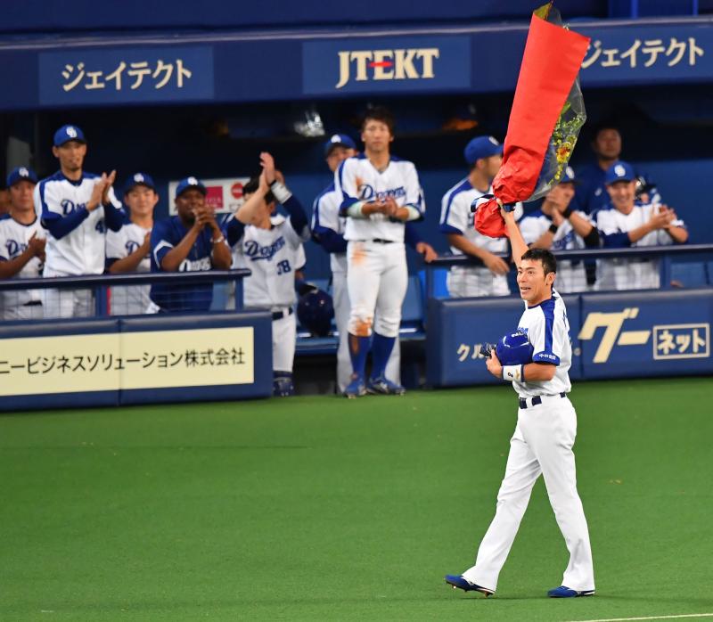 中日荒木2000安打！両親前で史上48人目快挙 - 野球 : 日刊スポーツ