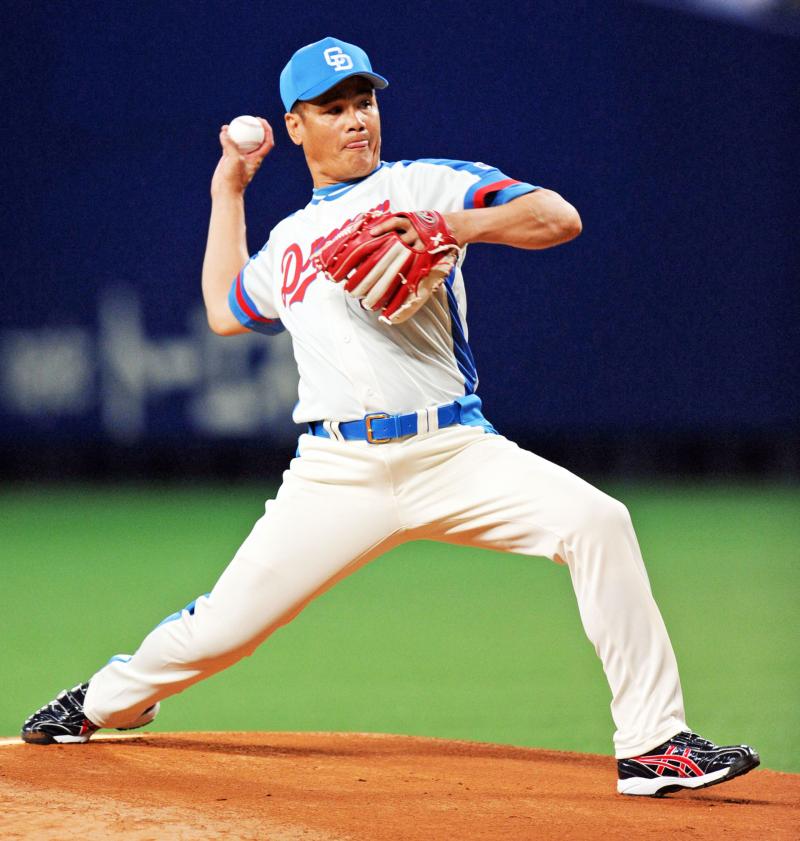 元中日の郭源治氏が日本対台湾戦で始球式 - 野球 : 日刊スポーツ