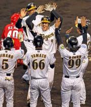 城島＆マートン14年ぶりW満塁弾で虎連勝 - 野球ニュース