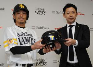ソフトB新ヘルメットスポンサー披露 : 日刊スポーツ