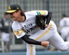 ソフトバンク対オリックス 先発の東浜巨は4回を5安打無失点に抑える(撮影・今浪浩三)