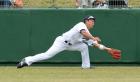 中日対阪神 2回表、井領は江越の左飛をナイスキャッチ(撮影・前岡正明)