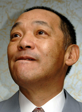 落合監督は、稲尾氏との思い出を語ると悔しそうに唇をかんだ（撮影・山崎哲司）