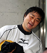 150球を越える投球練習をし笑顔を見せる阪神安藤（撮影・上田博志）