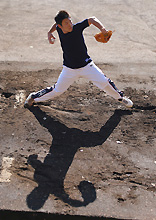 ０８年練習始めの大場はブルペンに入り１７０球を投げ込んだ（撮影・進尚幸）