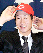 阪神から広島に移籍した赤松（共同）