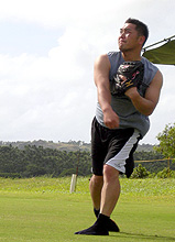 巨人阿部は地下足袋をはいて始動（撮影・竹内智信）