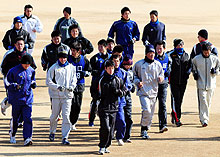 ナゴヤ球場で合同自主トレを開始する中日選手（撮影・清水貴仁）