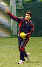 仙台入りし自主トレで汗を流す楽天田中（撮影・小松正明）