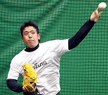 ブルペンで４７球を投げ込んだ大隣（撮影・進尚幸）