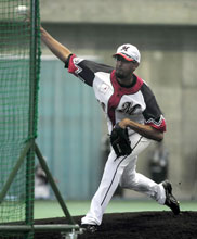 フリー打撃に登板するアブレイユ（撮影・為田聡史）