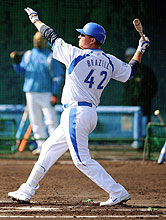 シート打撃で本塁打を放つ西武ブラゼル（撮影・下田雄一）