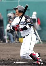 ２回裏日本ハム無死一塁、中田は２点本塁打を放つ（撮影・中村誠慈）