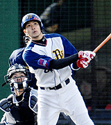 ９回オリックス２死、田中が左越えにサヨナラ満塁本塁打を放つ（共同）