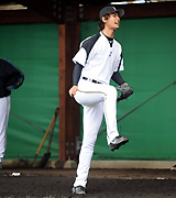 ブルペンで投球練習をするダルビッシュ（撮影・為田聡史）