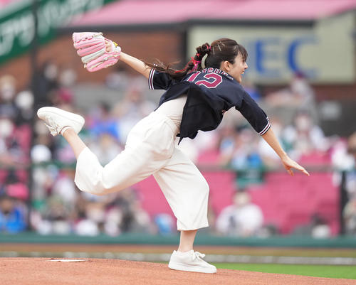  小野あつこ - フォトギャラリー - 始球式2022 - プロ野球 : 日刊スポーツ 