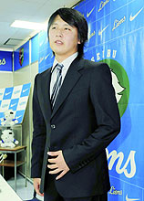 年俸８５００万円を保留した西武の涌井（共同）