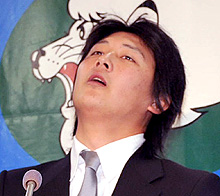 契約更改を終え会見に臨む涌井(撮影・為田聡史)