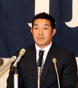 700万円ダウンで更改し、来季の巻き返しを誓った広島嶋