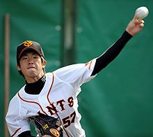 ブルペンで110球を投げた古川(撮影・小沢裕)