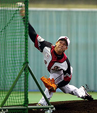 フリー打撃に登板するロッテ荻野（撮影・為田聡史）