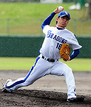 シート打撃で好投する中日中里（撮影・清水貴仁）