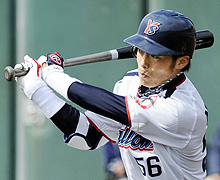 ＳＫとの練習試合で、４打数３安打３打点と活躍したヤクルト中尾（共同）