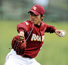 4イニングを無失点に抑えた楽天長谷部(撮影・山崎哲司)