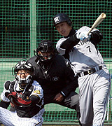 紅白戦で右中間へ適時二塁打を放つ阪神今岡(撮影・上田博志)