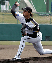 ヤクルトとの練習試合に先発した日本ハム・ダルビッシュ(撮影・黒川智章)