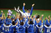 【巨人－西武】日本一となり胴上げされる西武・渡辺監督（撮影・加藤哉）