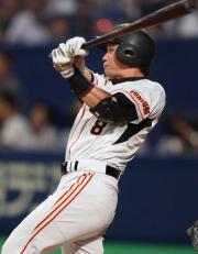 【中日－巨人】決勝２点適時打を放つ谷（撮影・沢野健太）