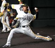 ブルペンで投げ込む和田毅（撮影・今浪浩三）